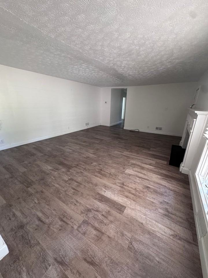 1420 Kilby Ter - Photo 5 of 13