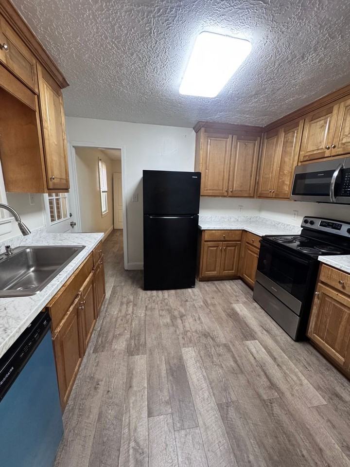 1420 Kilby Ter - Photo 6 of 13