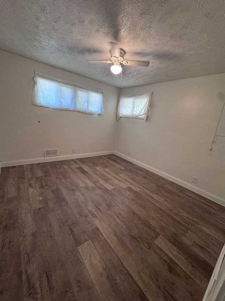 1420 Kilby Ter - Photo 7 of 13