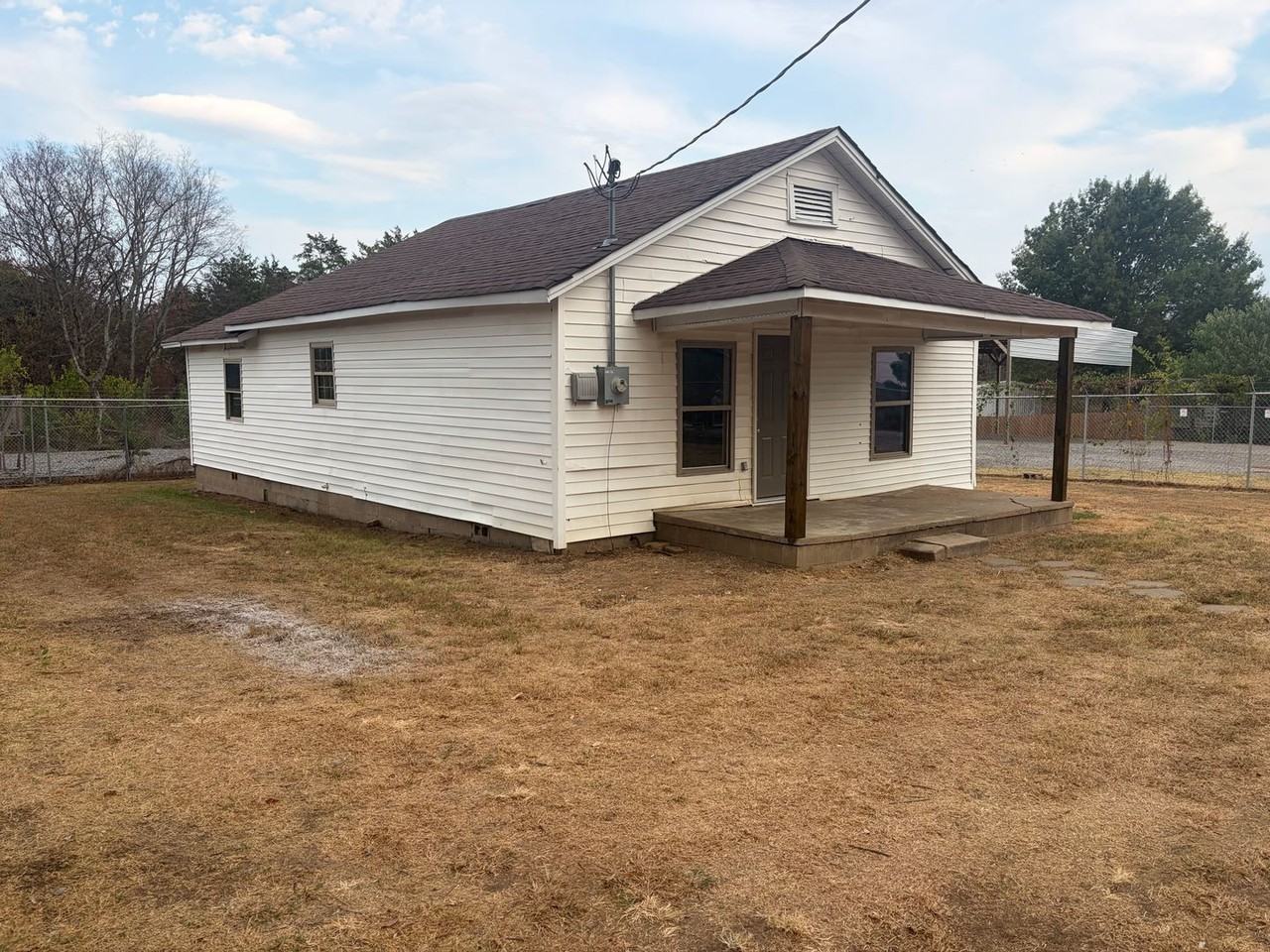 1231 Oak Grove Rd - Photo 2 of 20