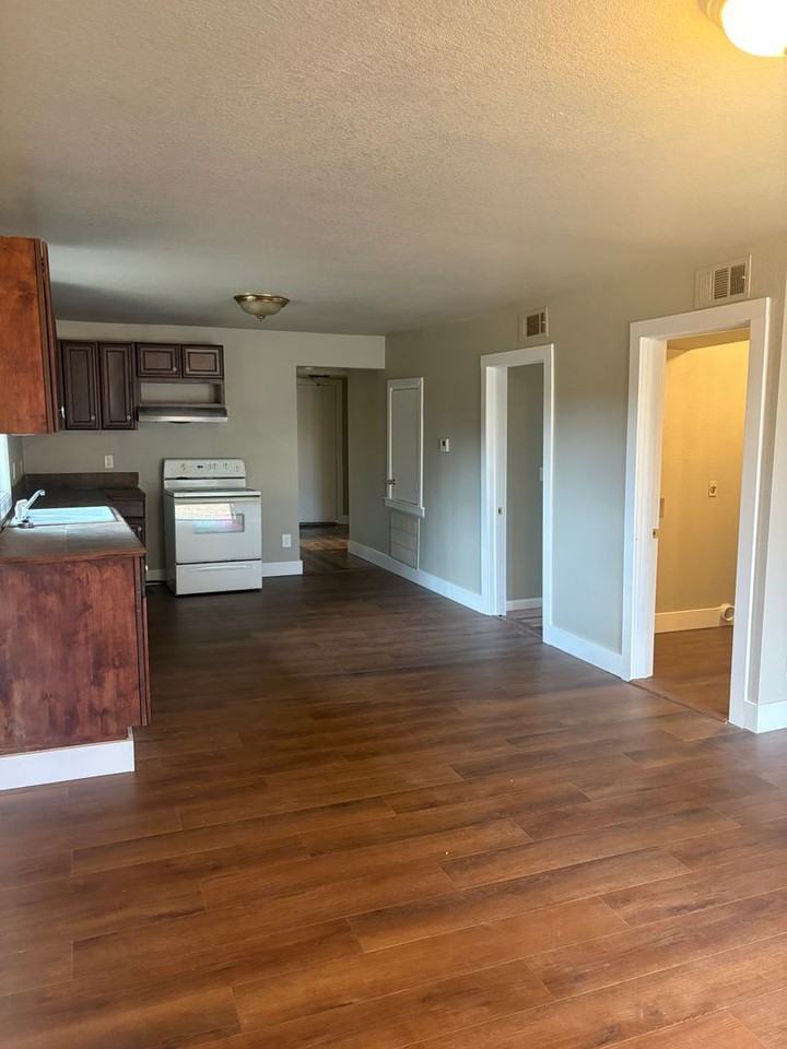 1231 Oak Grove Rd - Photo 4 of 20