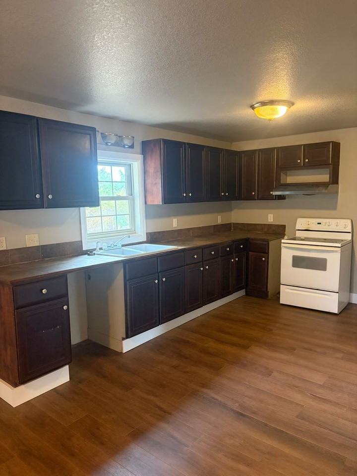 1231 Oak Grove Rd - Photo 6 of 20