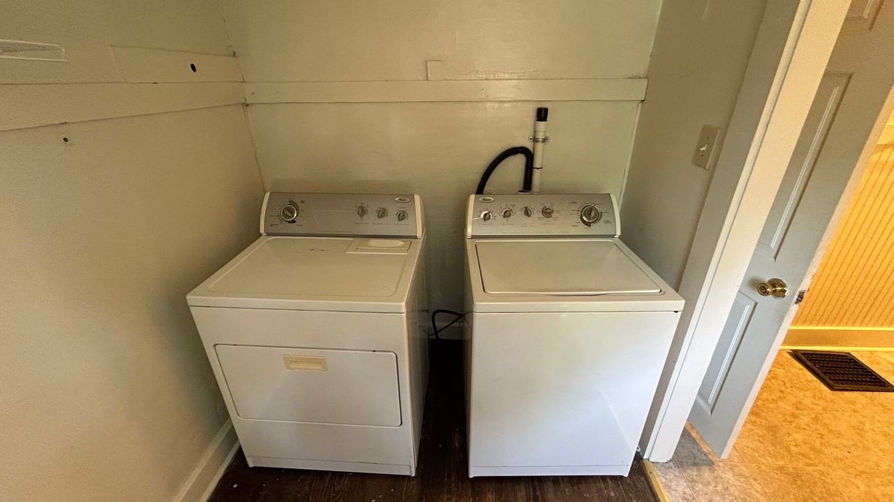 310 E 11th St - Photo 7 of 12