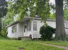 featured image of 200 E 16th St