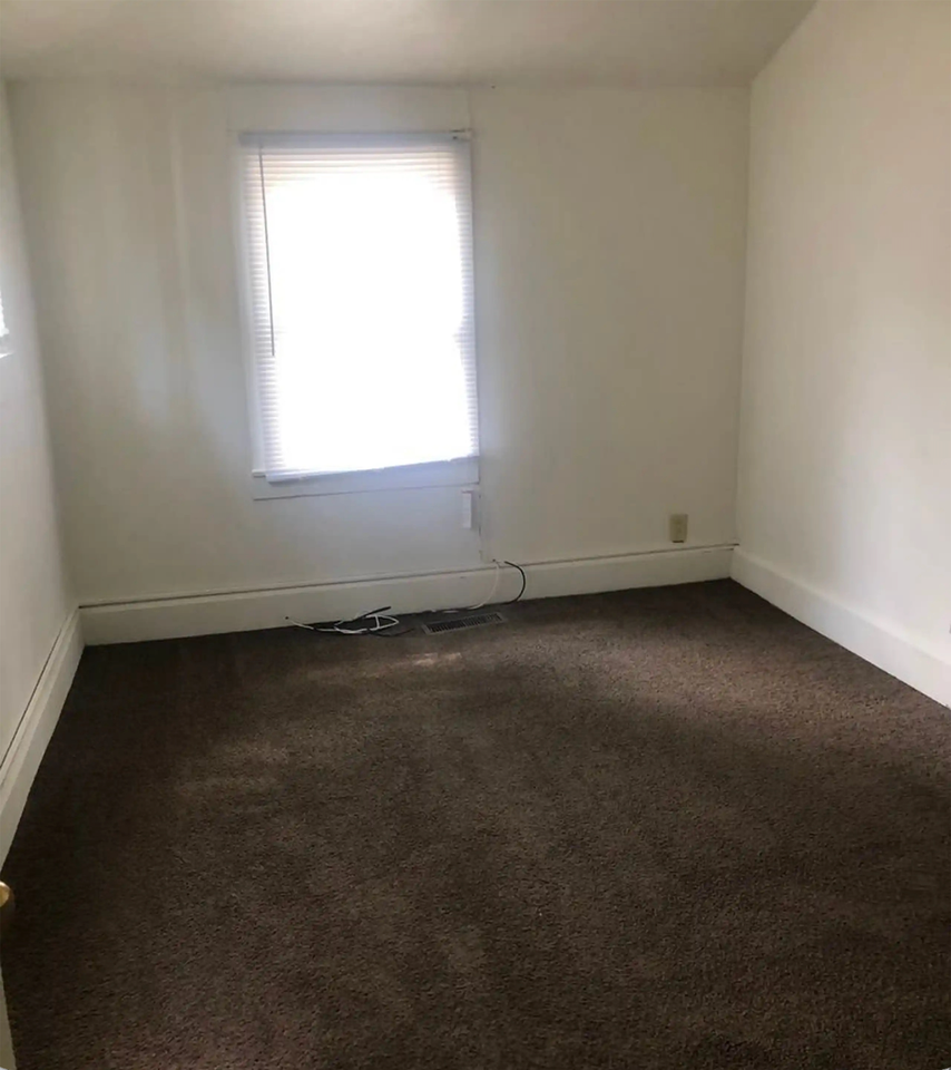 315 W 16th St - Photo 5 of 8