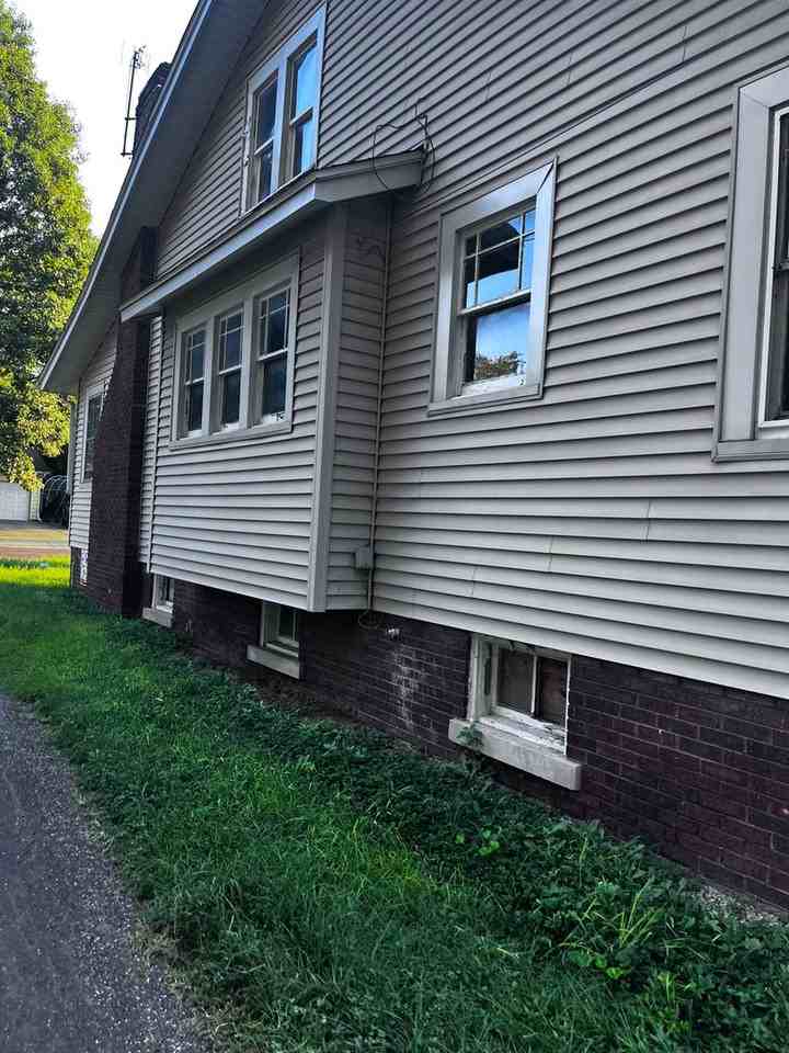 818 E Mcclure Ave - Photo 3 of 11