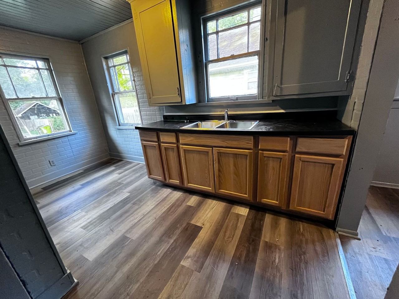 818 E Mcclure Ave - Photo 7 of 11
