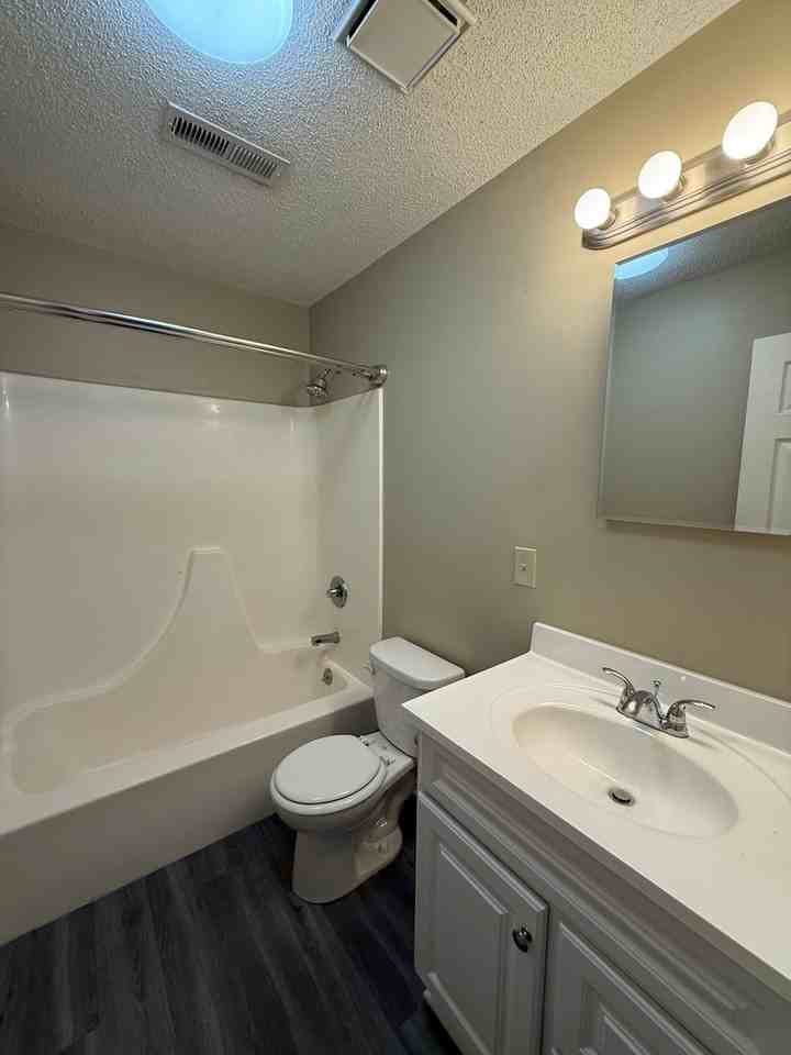 410 W Allen St - Photo 6 of 7