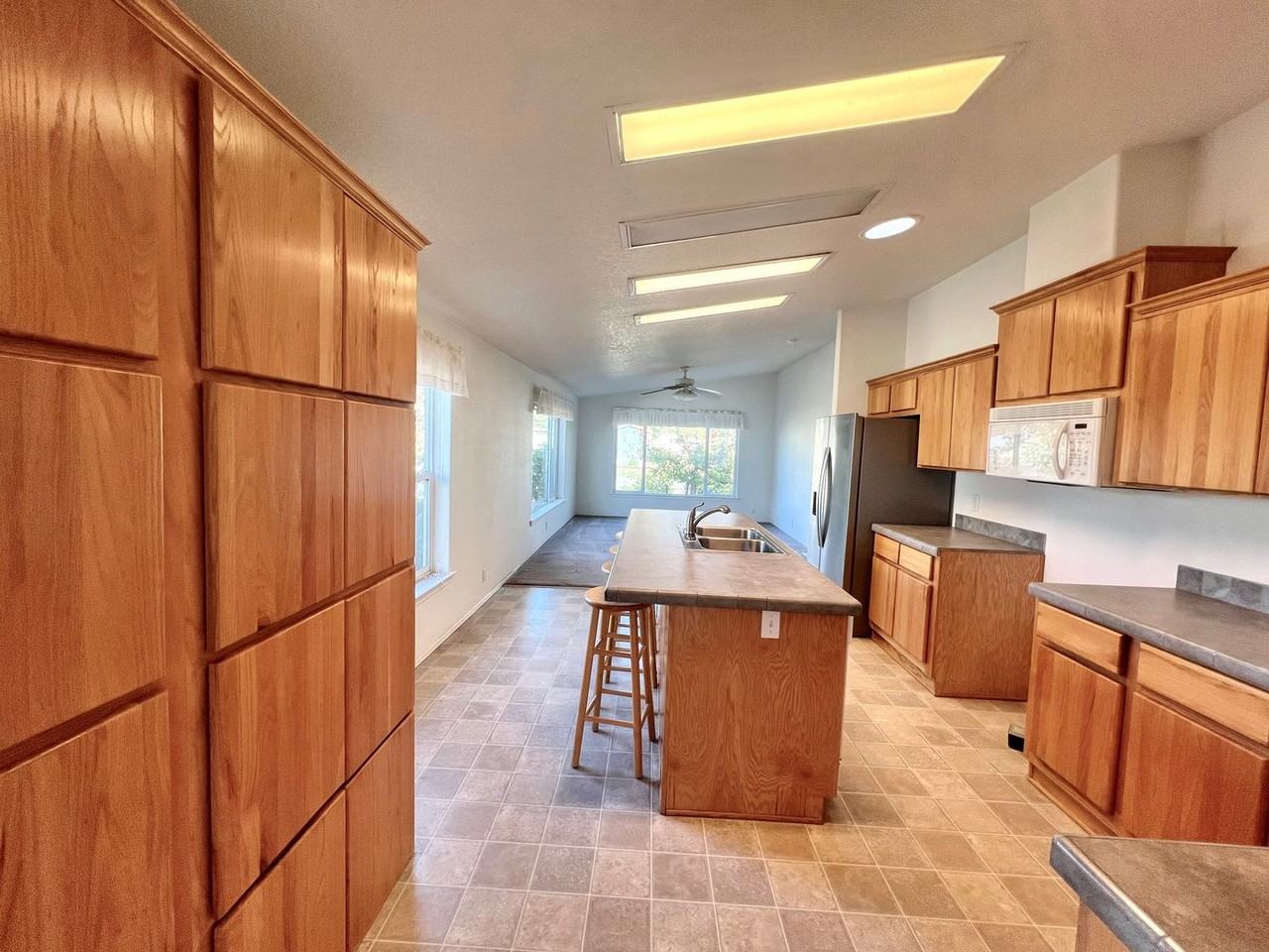 185 N 11th St - Photo 3 of 18