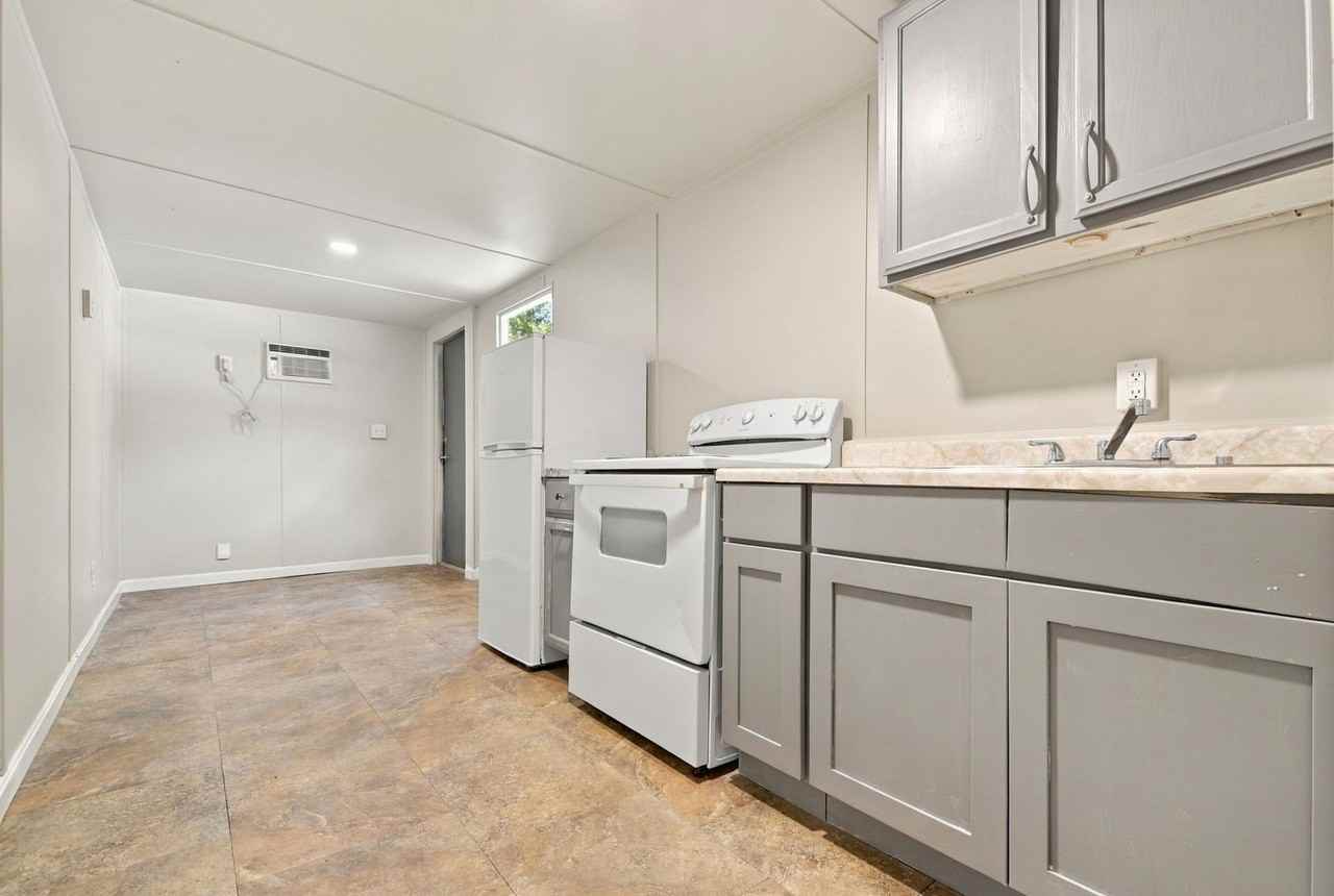 212 Hunstock Ave - Photo 3 of 8