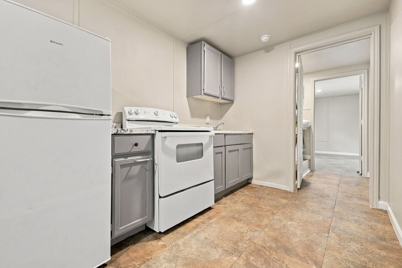 212 Hunstock Ave - Photo 5 of 8