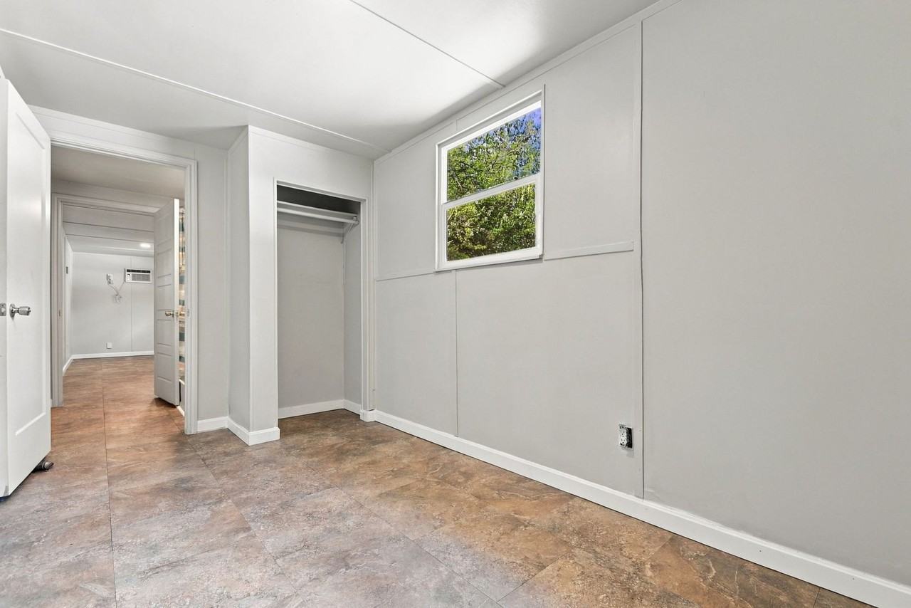 212 Hunstock Ave - Photo 6 of 8