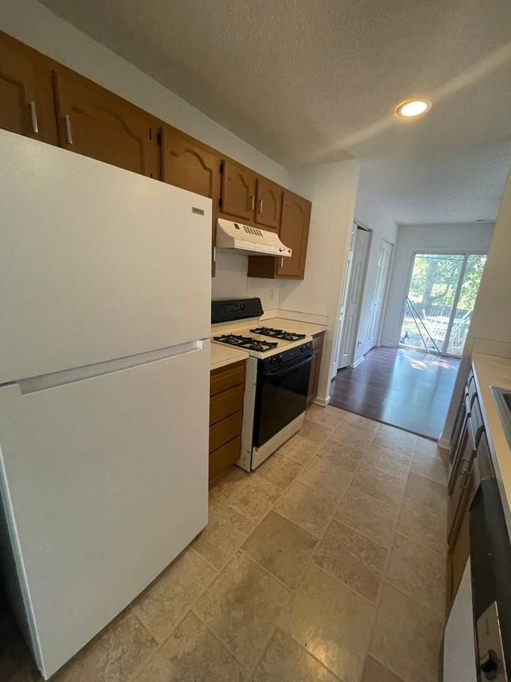 1614 Dendy Ln - Photo 3 of 9