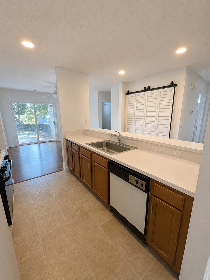 1614 Dendy Ln - Photo 4 of 9