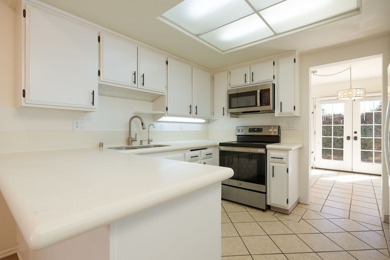 1085 Mchugh Ct - Photo 3 of 42