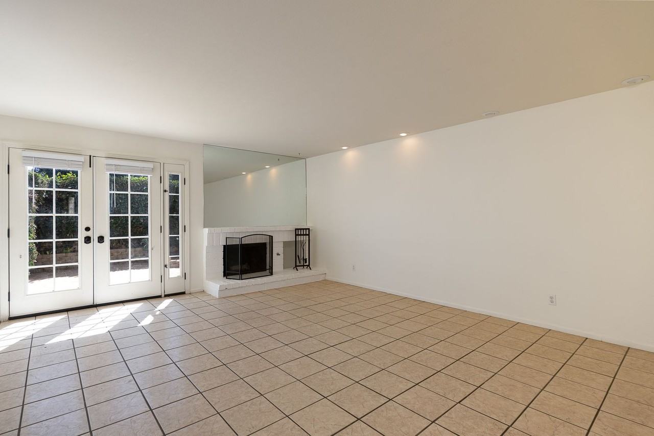 1085 Mchugh Ct - Photo 4 of 42