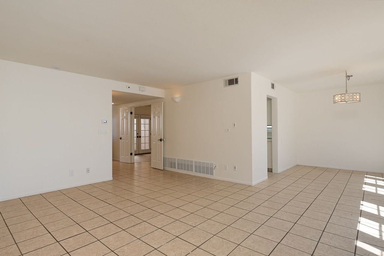1085 Mchugh Ct - Photo 6 of 42
