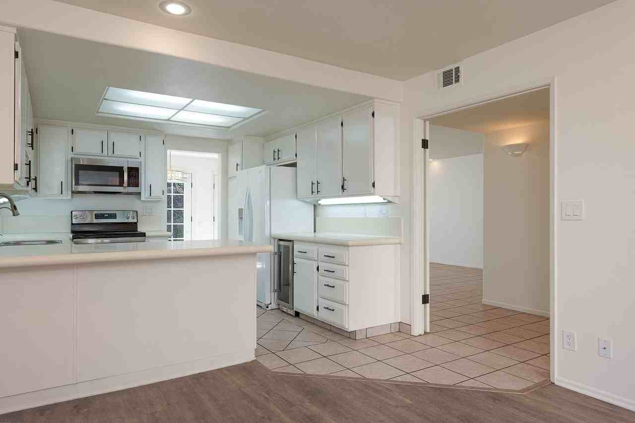 1085 Mchugh Ct - Photo 7 of 42