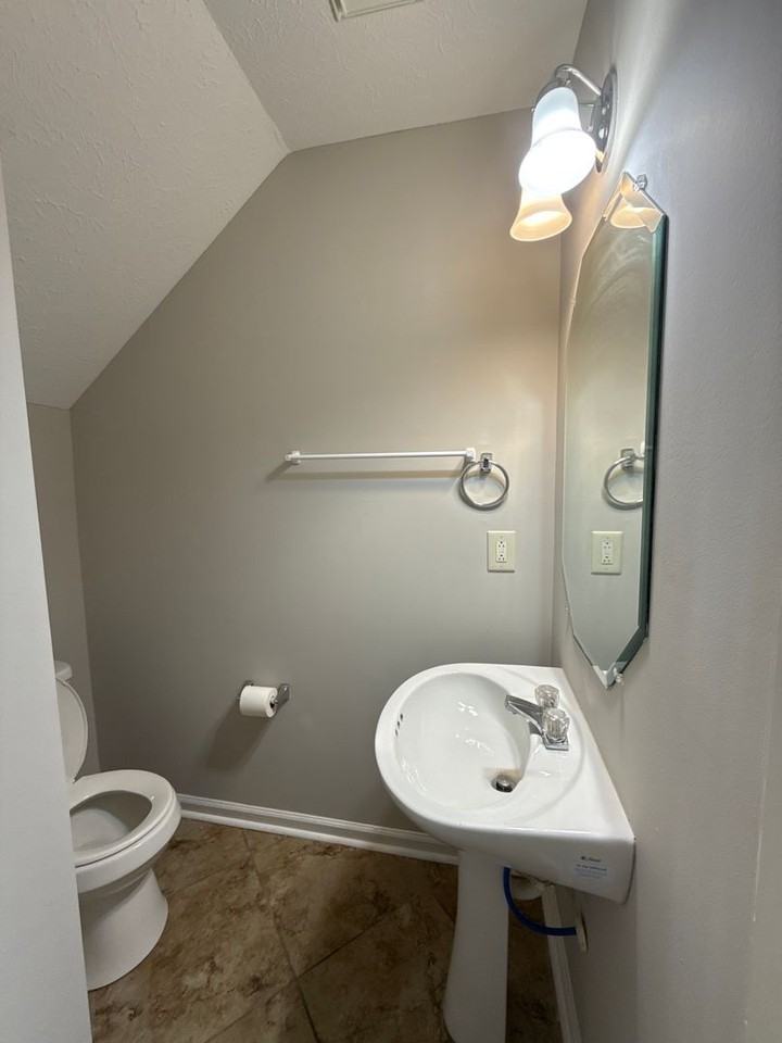 345 Shoshone Pl - Photo 4 of 9