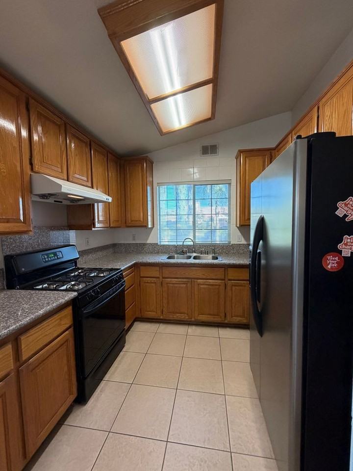 8552 New Star Cir - Photo 2 of 10