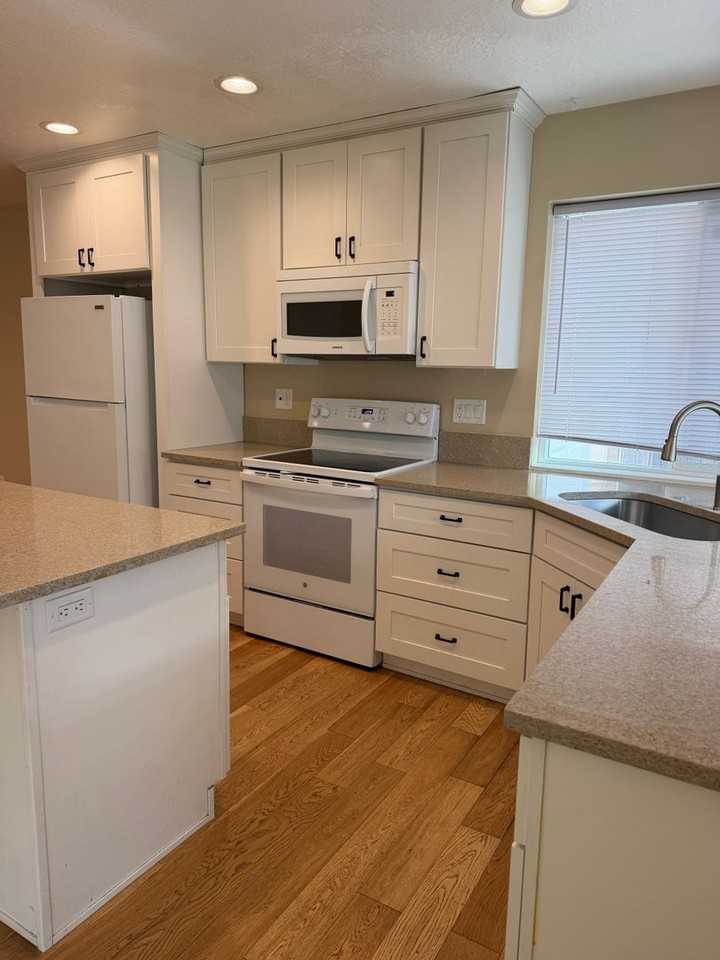 1633 Sieburg St Ne - Photo 4 of 7