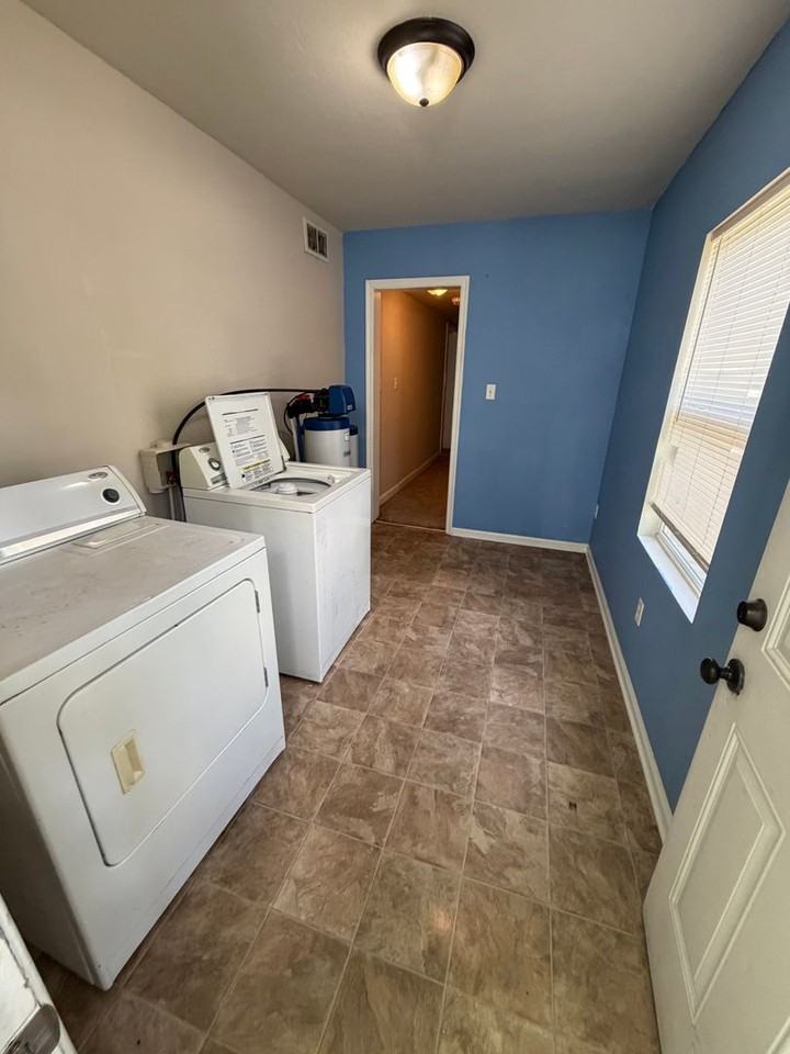 2312 Saint Denis Ave - Photo 7 of 13
