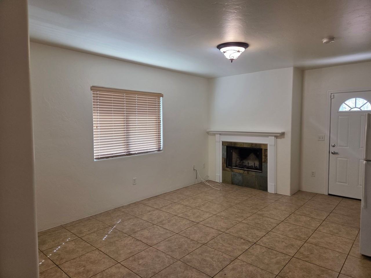 1605 N Fremont Ave - Photo 2 of 6