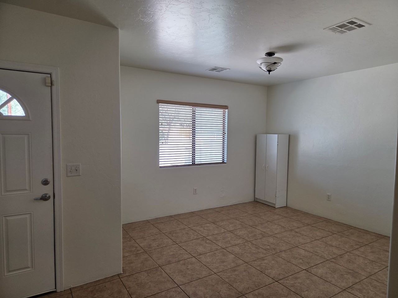1605 N Fremont Ave - Photo 4 of 6