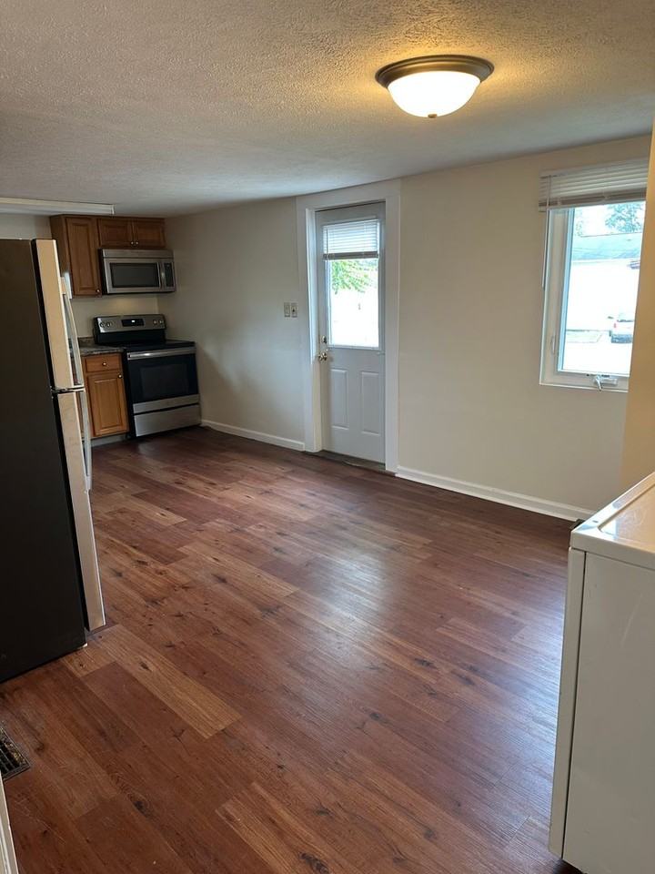 314 West 16th St - Photo 4 of 21