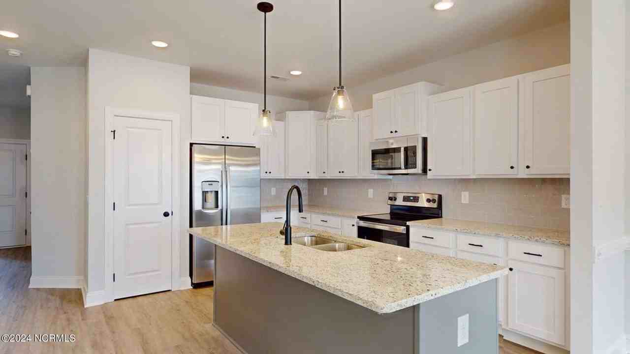 1904 Newbury Way Apt B - Photo 4 of 29