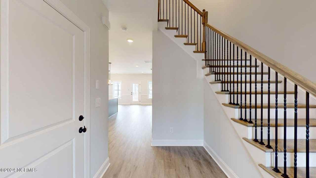 1904 Newbury Way Apt B - Photo 7 of 29