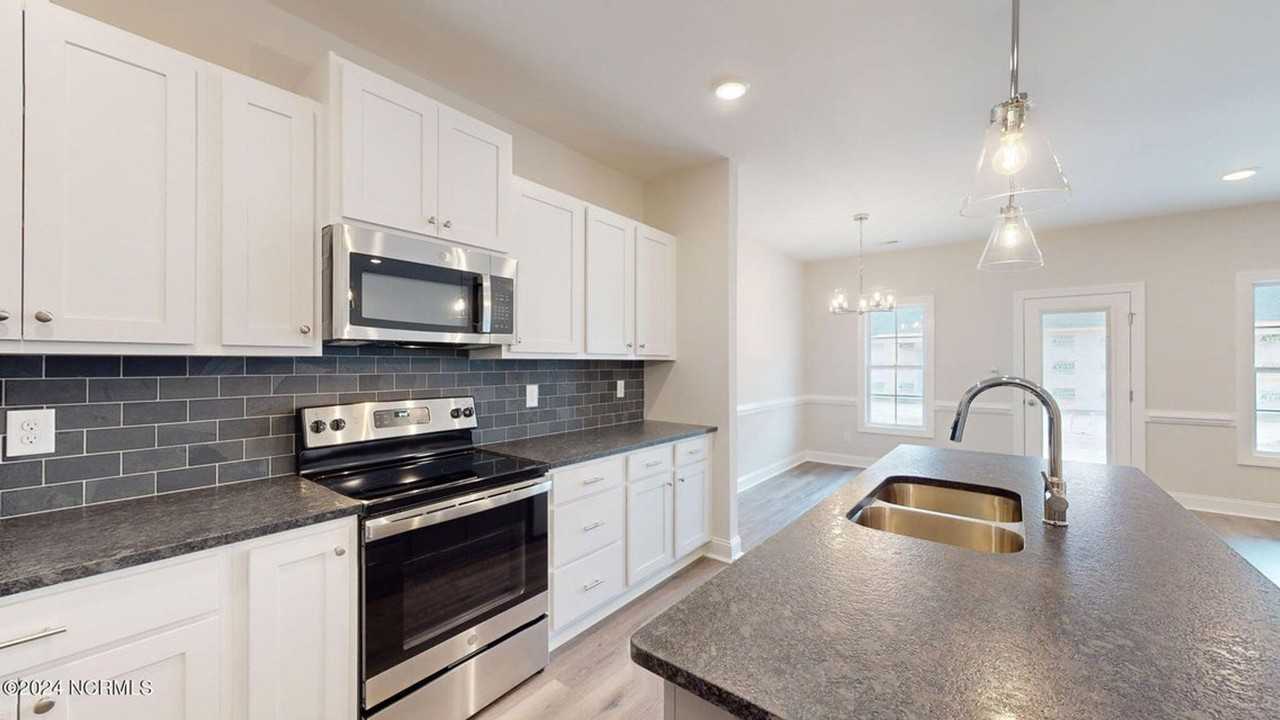 1904 Newbury Way Apt C - Photo 5 of 31