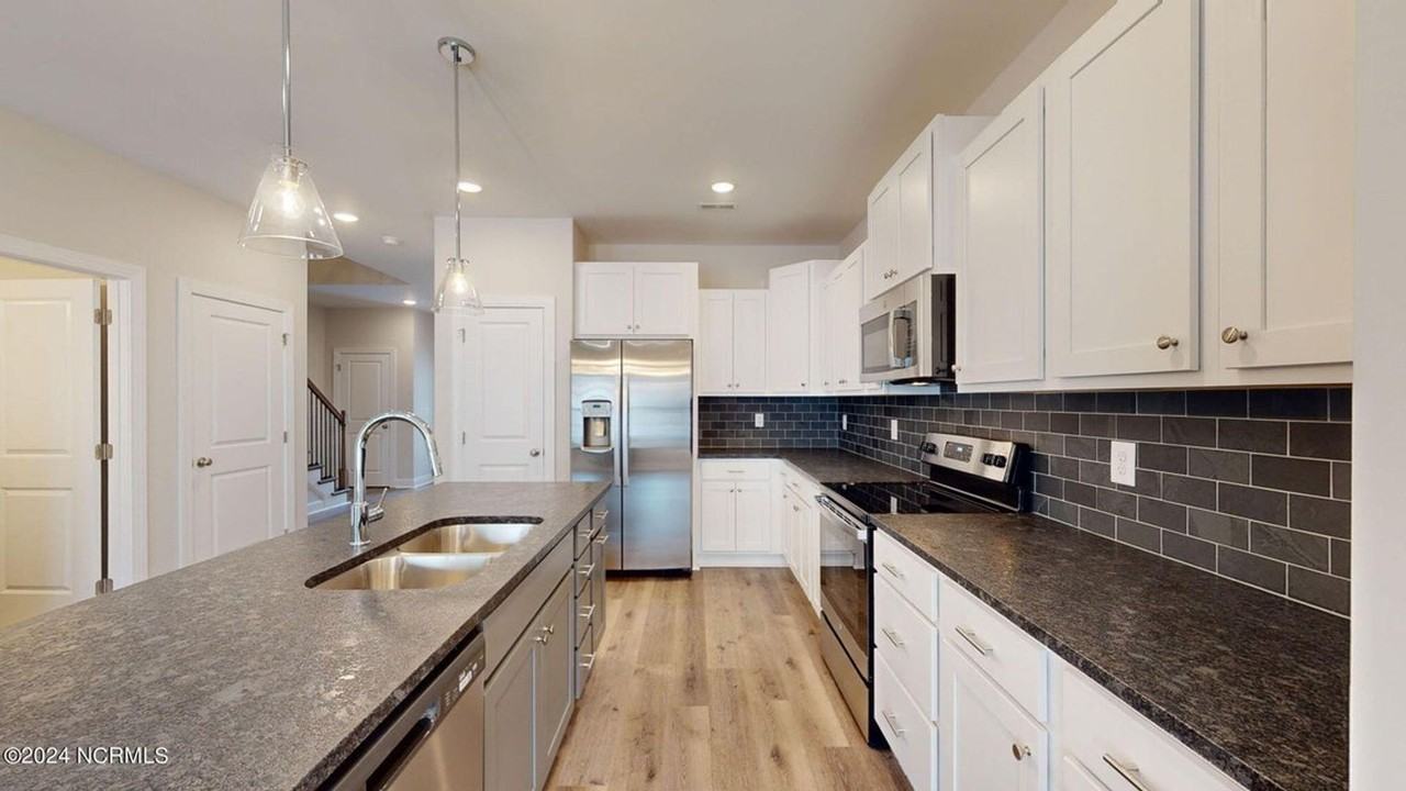 1904 Newbury Way Apt C - Photo 6 of 31