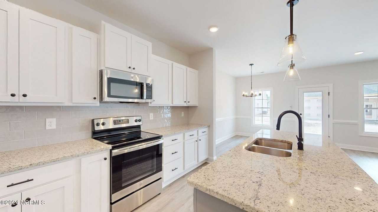1904 Newbury Way Apt E - Photo 3 of 29