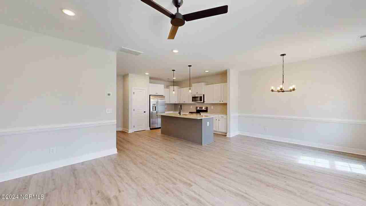 1904 Newbury Way Apt E - Photo 5 of 29
