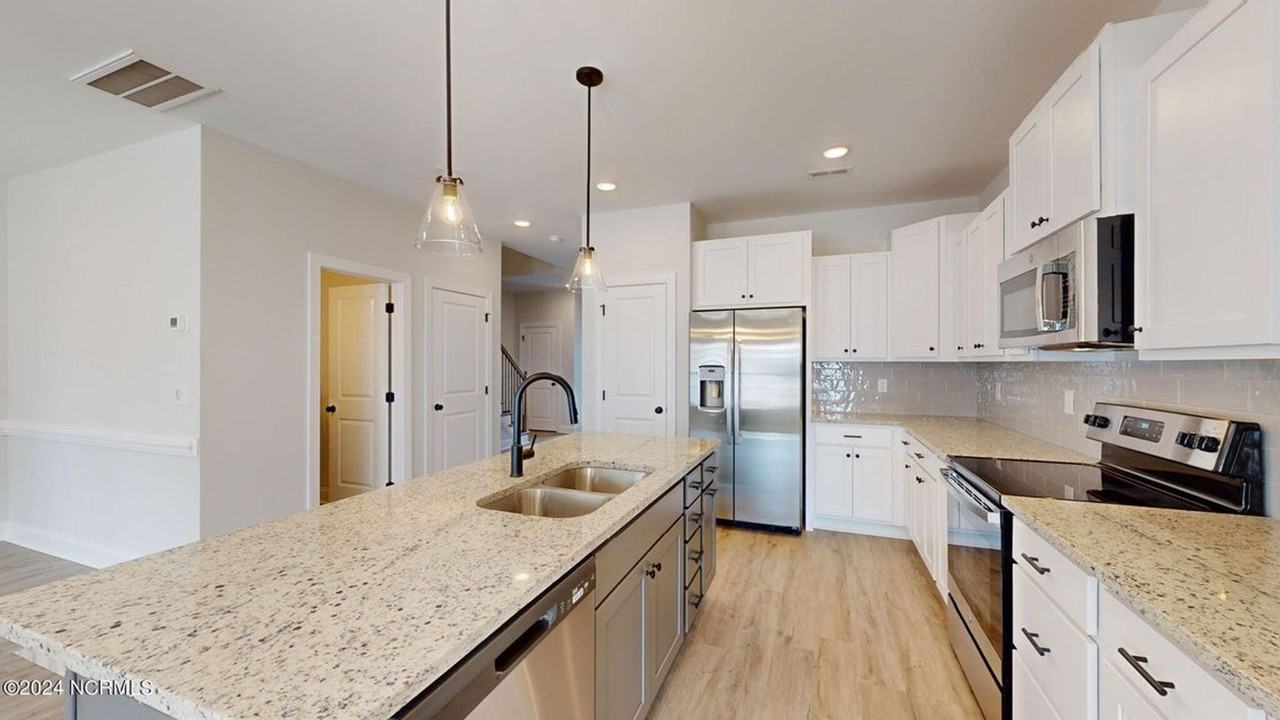 1904 Newbury Way Apt E - Photo 6 of 29