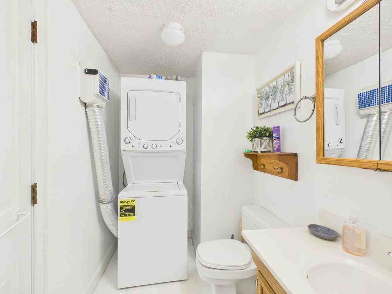 920 Grand St - Photo 7 of 27