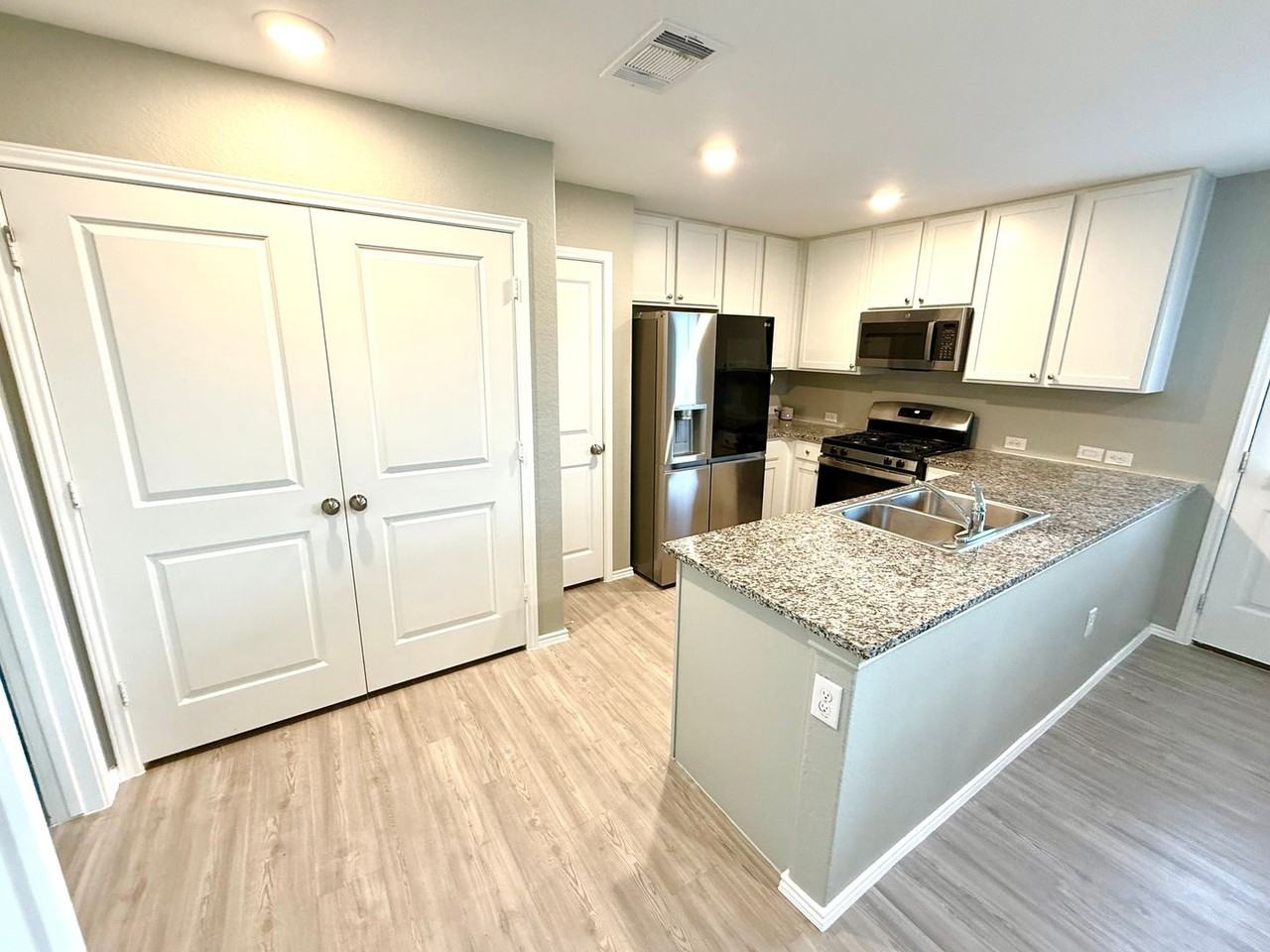 13436 Homestead Way - Photo 7 of 21