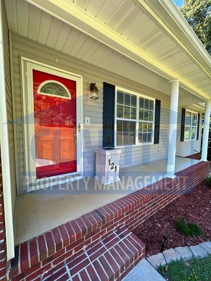 121 Ruth Way Sw - Photo 3 of 28