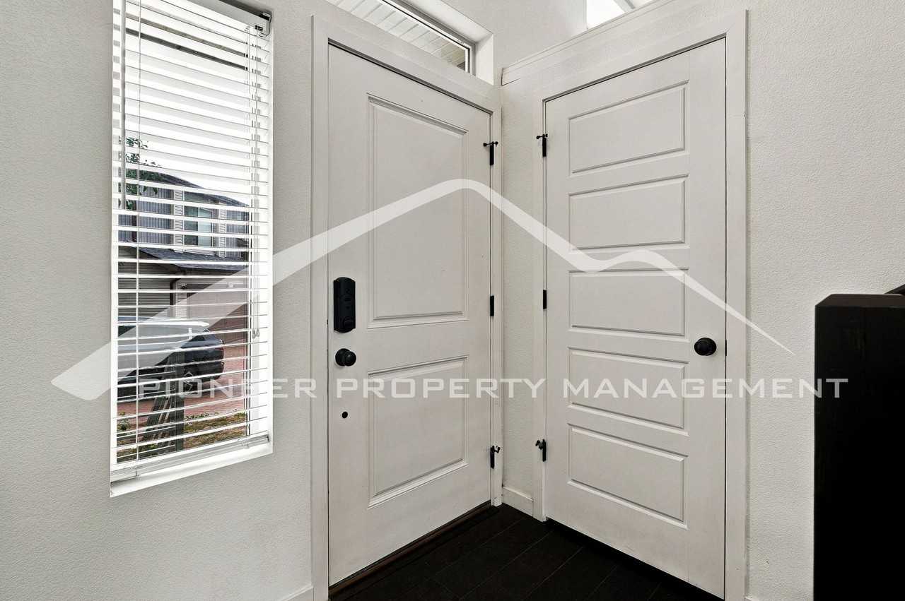 17909 E 54th Ave - Photo 2 of 29