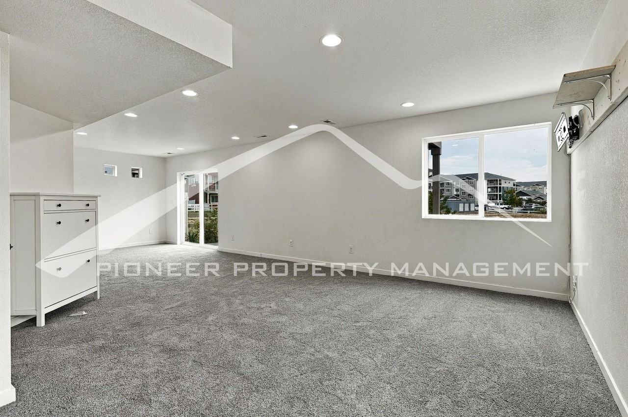 17909 E 54th Ave - Photo 4 of 29