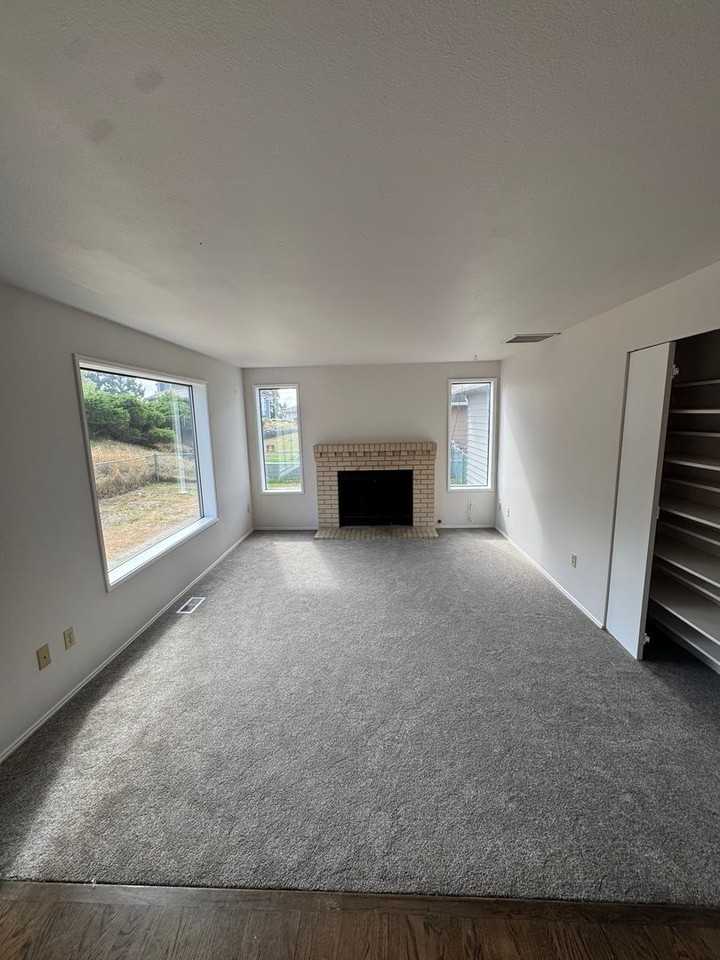 1507 63rd Ave Ne - Photo 6 of 25