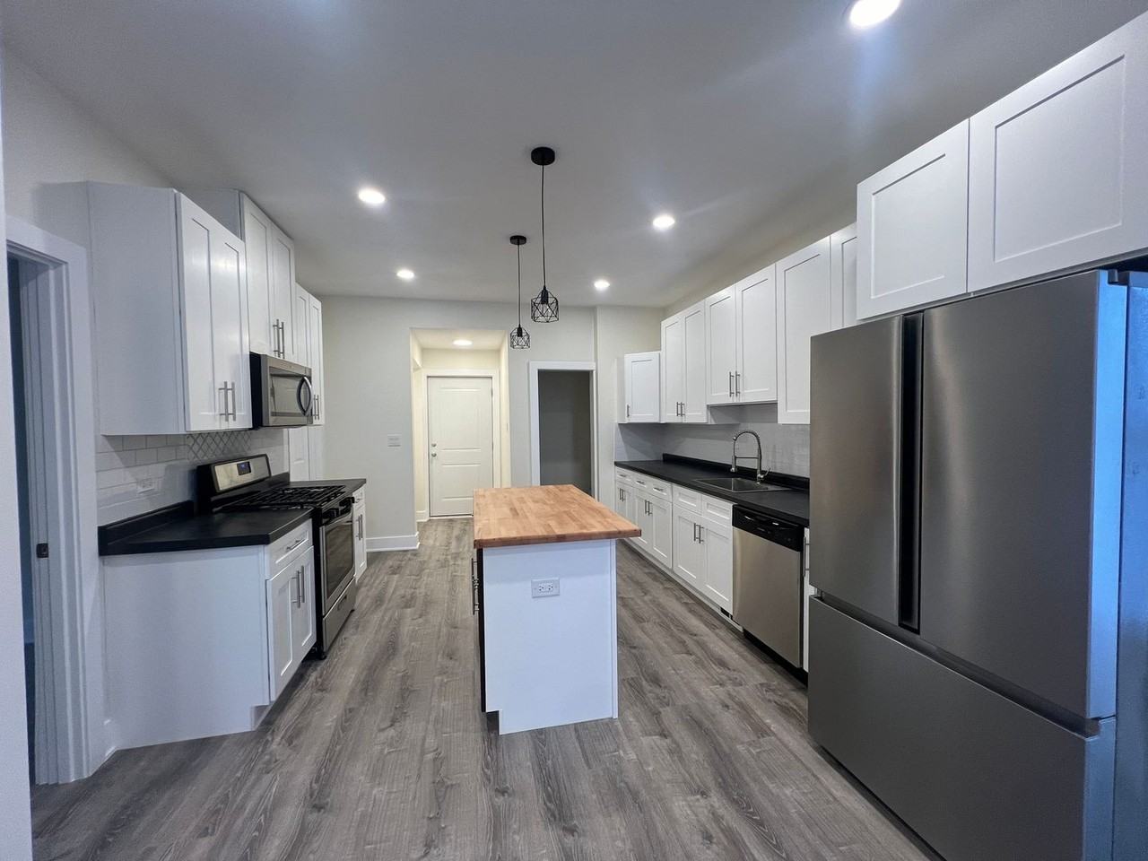 3427 Lake St - Photo 4 of 41
