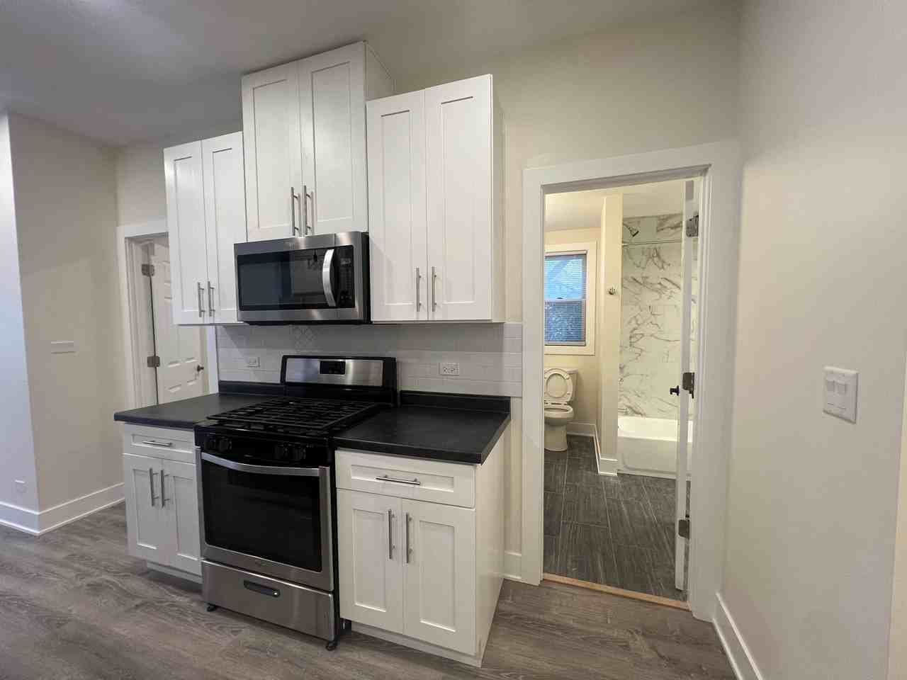 3427 Lake St - Photo 5 of 41