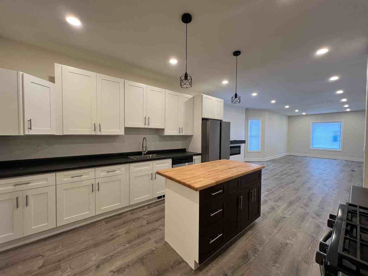 3427 Lake St - Photo 6 of 41