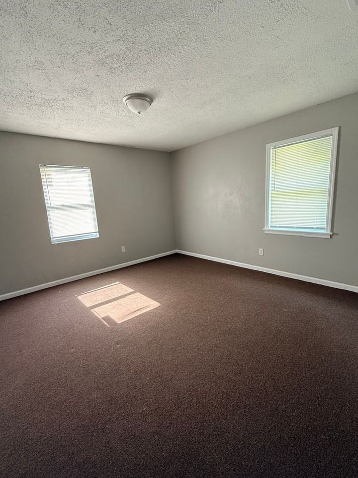 1207 S Cleveland St - Photo 4 of 14