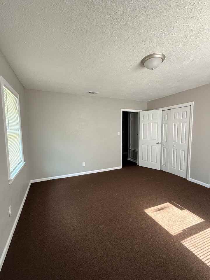 1207 S Cleveland St - Photo 5 of 14