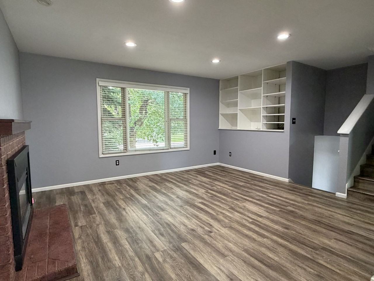 812 Mansfield Dr - Photo 2 of 18