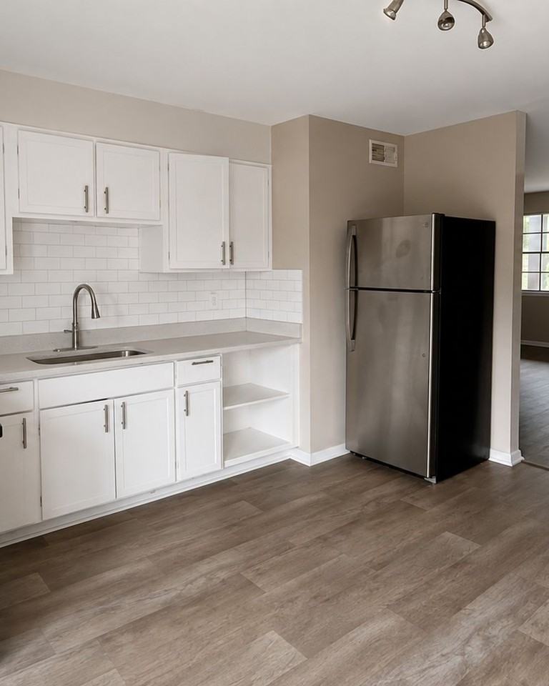 Move in FREE at The Gillem Apartments. Limited specials. ☀️ Múdate GRATIS. Especiales limitados. ☀️ - Photo 2 of 21