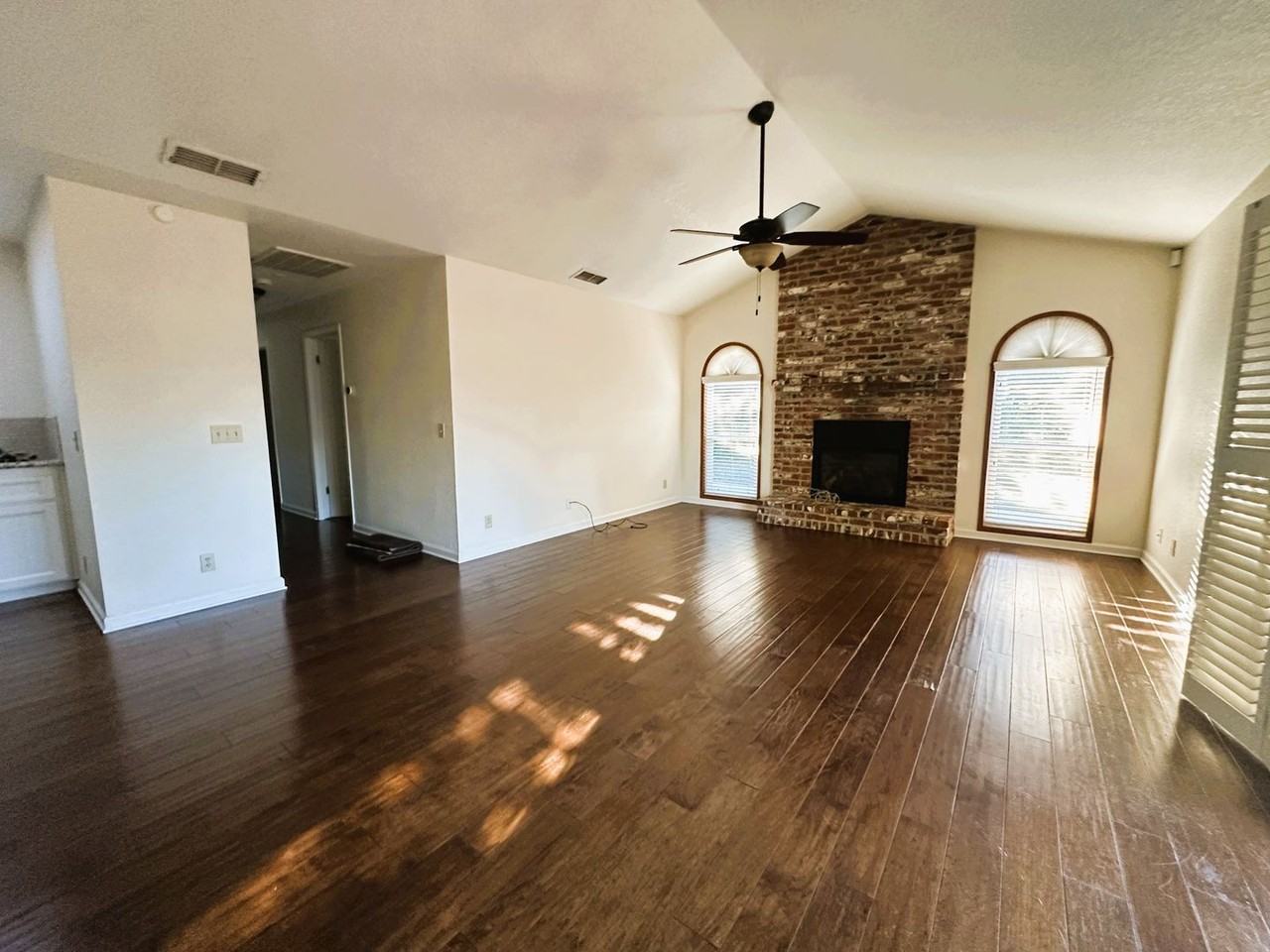 3429 Montclaire St - Photo 3 of 14